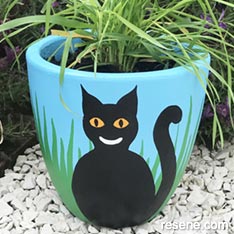 Paint a kitty plant pot wtih cat grass