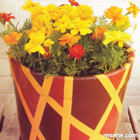 A jazzy makeover to an old pot 