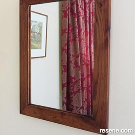 Paint a wooden mirror frame