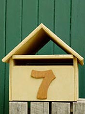 Make this smart plywood mailbox with wood stain colours from the Resene Woodsman range
