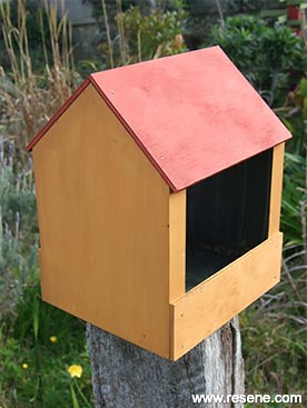 How to stain a Wooden bird feeder