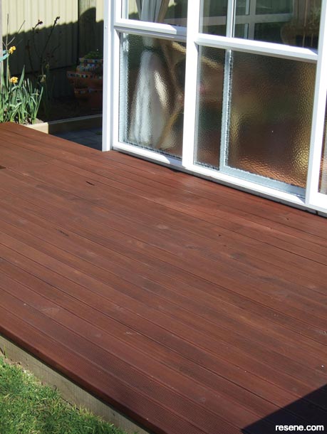 How to transform your deck with Resene Kwila timber stain