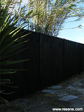 How to refurbish a wooden fence with resene stain