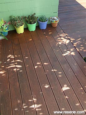 How to re-stain a deck 