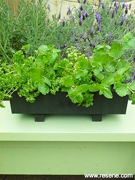 How to stain a wooden planter