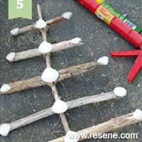 Step 1 how to make a beach-style christmas tree table decoration