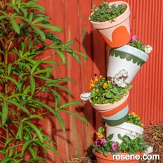 Make a tower of pots planter