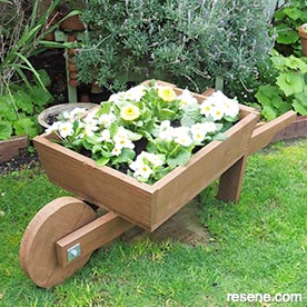 Make a wheelbarow planter