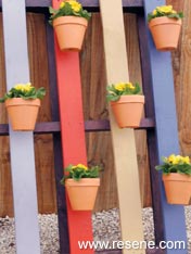 Build pallet hanger wall for your garden
