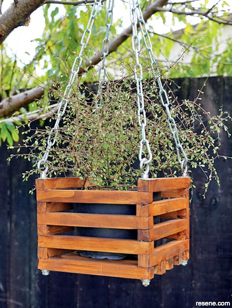 How to make a hanging wooden planter