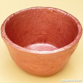 Make a metallic-effect bowl with plaster and Resene testpots
