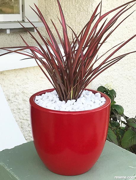 How to make a red painted pot