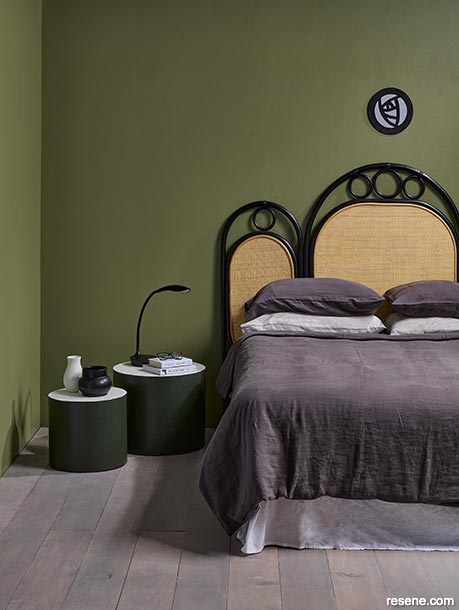 A green Art Deco-inspired bedroom
