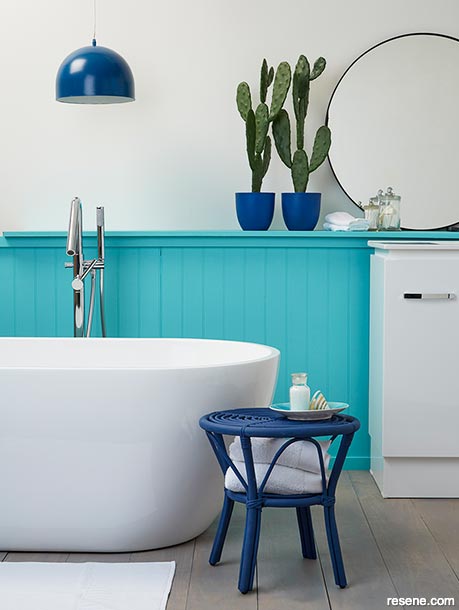 Adding aqua colours adds excitement to this bathroom