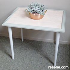Picture frame table