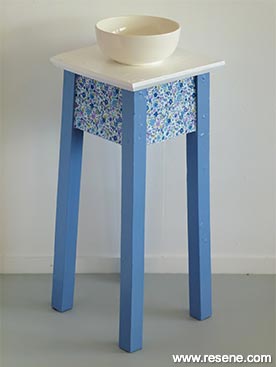 how to turn a wooden stool into a display stand