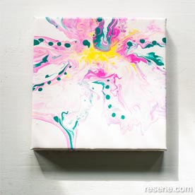 Acrylic pouring - flowers