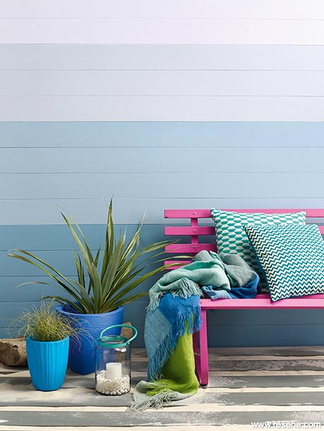 Outdoor wall painted with the ombre painting technique