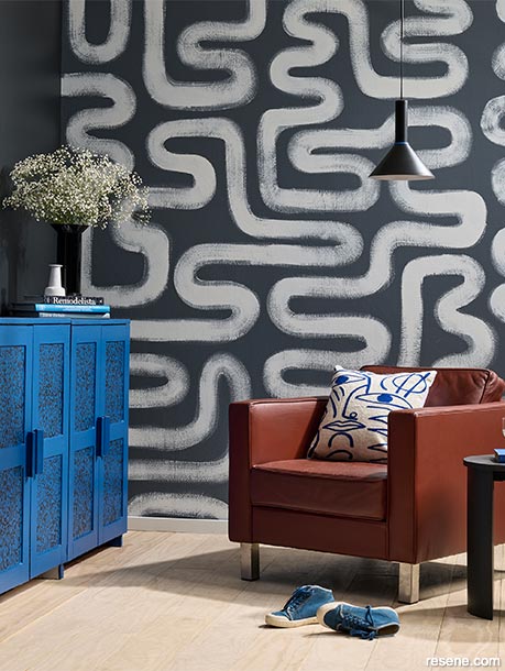 An eye-catching brushstroke wall design