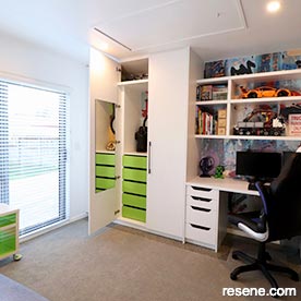 Green and white teens room