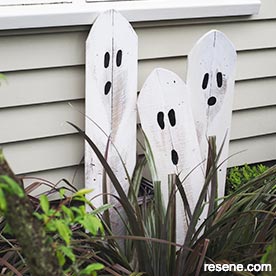 Garden ghosts for Halloween	