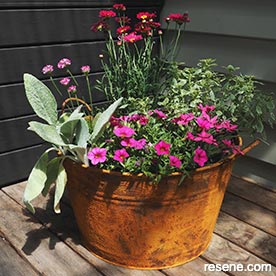 Make a rusty tub planter