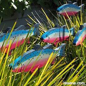 How to make painted garden fish	