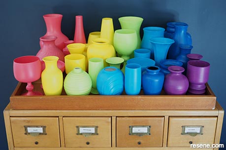 DIY painted vases - Alternative look