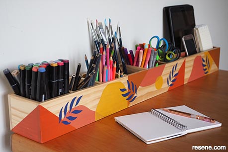 Colourful DIY desk organiser - Finished project