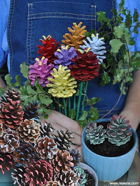 Three DIY projects with pinecones