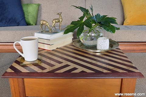 Paint a stained coffee table