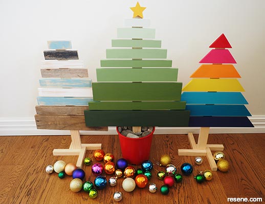Make a colourful wooden christmas tree