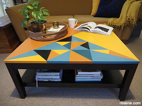 How to paint a geometric design coffee table