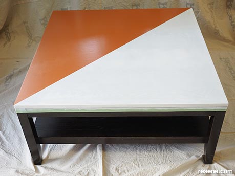 Geometric design coffee table - Photo three