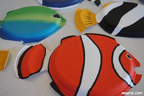 Paint paper plate fish - Step 4