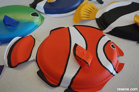 Paint paper plate fish - Step 6