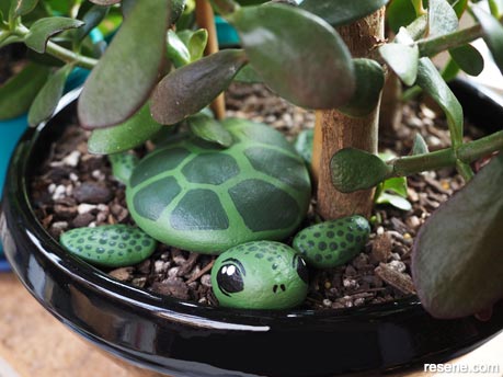 How to make turtle garden art