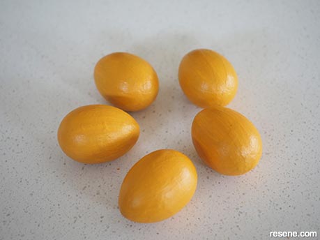 How to make egg bees - Step 4