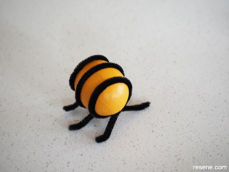 How to make egg bees - Step 5