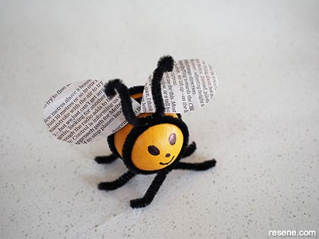 How to make egg bees - Step 6