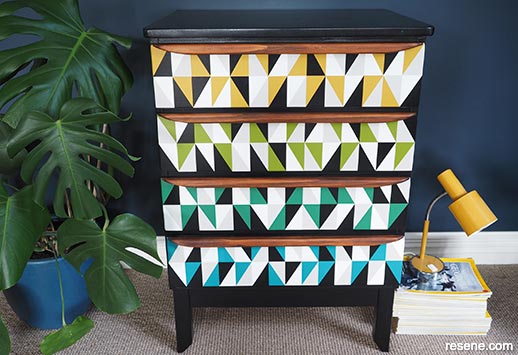How to paint geometric drawers