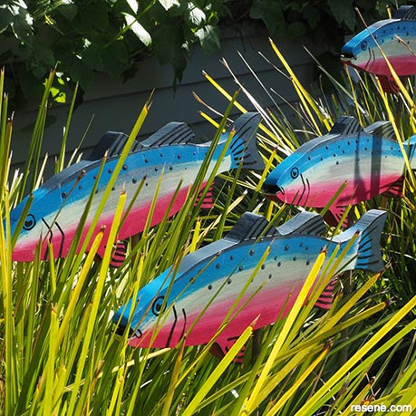 How to make painted garden fish
