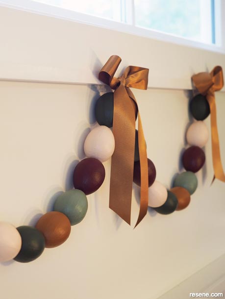 How to make your own Easter garland