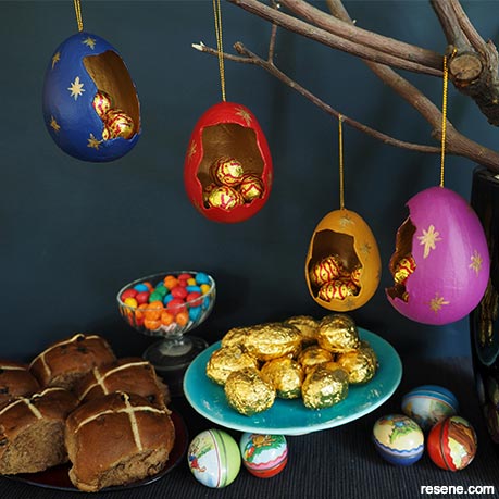 How to make your own Easter hanging egg treat holders