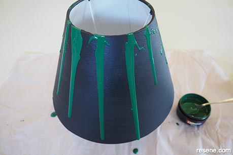 How to make your own paint pour light - Photo three