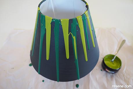 How to make your own paint pour light - Photo four