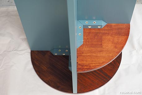 How to make your own round side table - Step 8