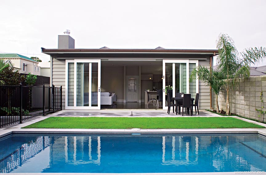 Bungalow exterior with pool