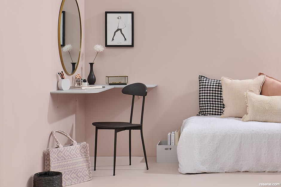 Making a workspace in this pink guest bedroom