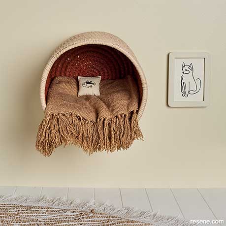 Make a wall-mounted cat bed